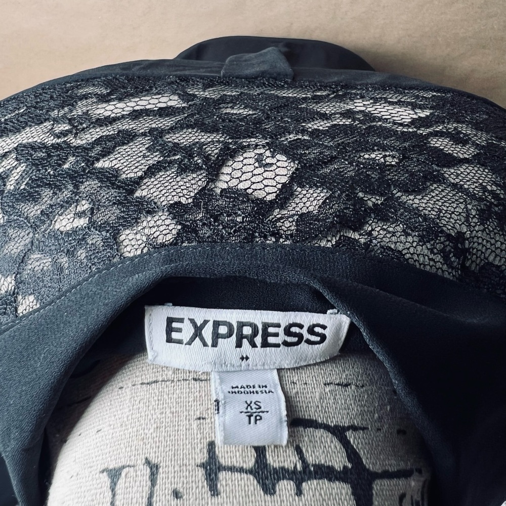🛍Pre-Loved Express button up with Lacy shoulder area - Picture 8 of 14